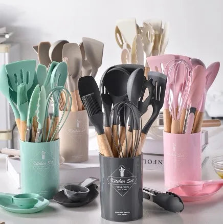 Kit de 12 Utensílios de Cozinha em Silicone com Cabo de Madeira